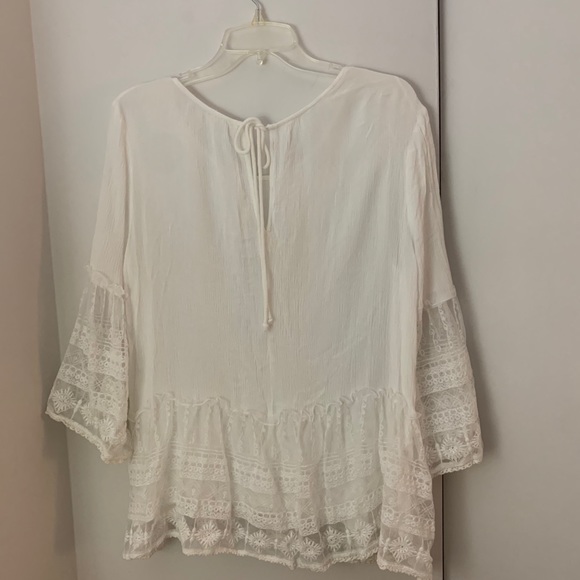 Easel White Flowy Shirt With Lace Sleeves and Trim - Picture 6 of 9